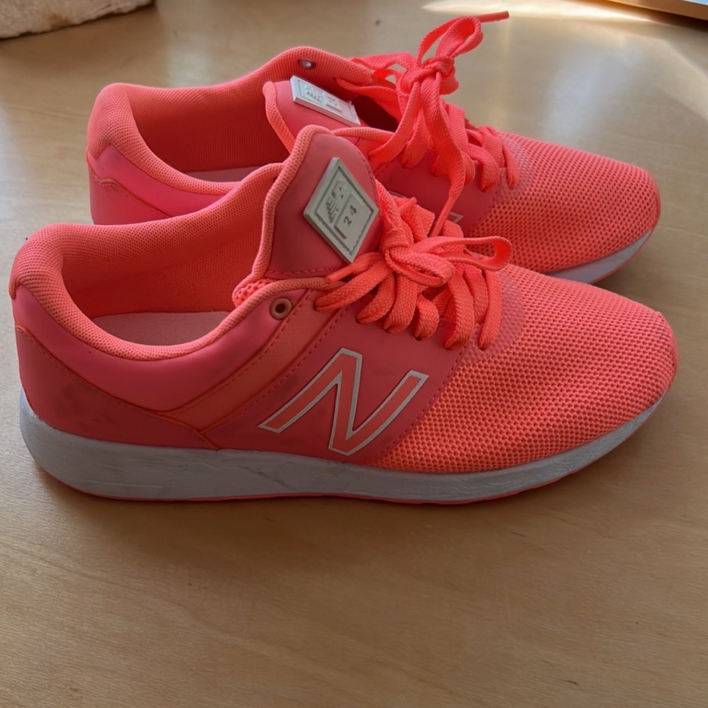 LIKE NEW Bright pink New Balance